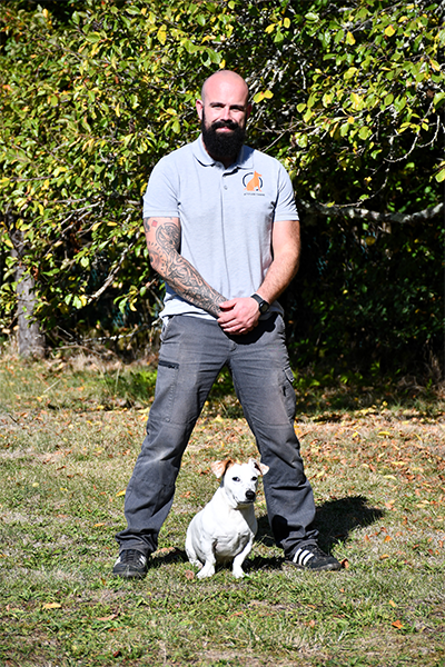 Portrait d'Adrian Gilles, éducateur canin à Bergerac (Dordogne)
